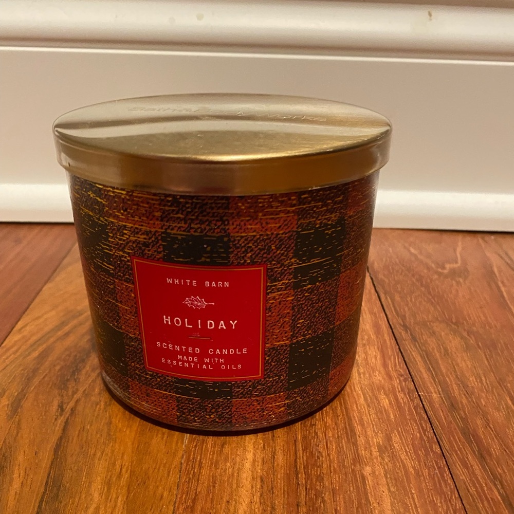 Bath & Body Works Holiday 3-Wick Jar Candle 14.5 oz Cinnamon